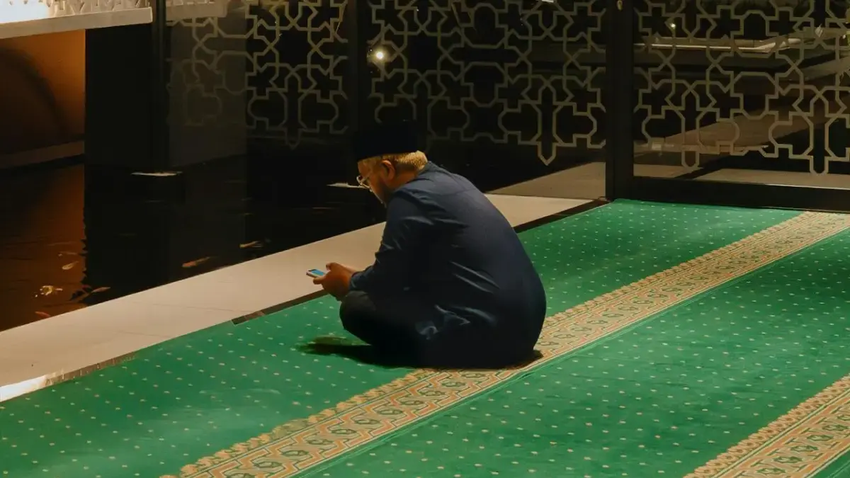 Mandi wajib sebagai bentuk pensucian diri sebelum menjalankan ibadah puasa Ramadhan.