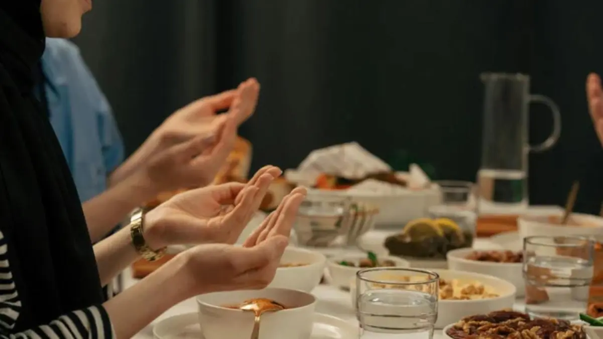 Ilustrasi : Sedang Berbuka Puasa