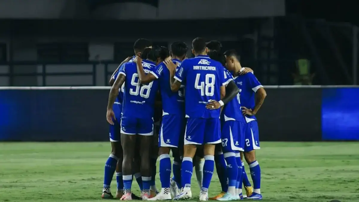 Persib Bandung Diuji di Stadion Gelora Bung Tomo! Mampukah Maung Bandung Bungkam Persebaya? Persib Bandung vs Persebaya