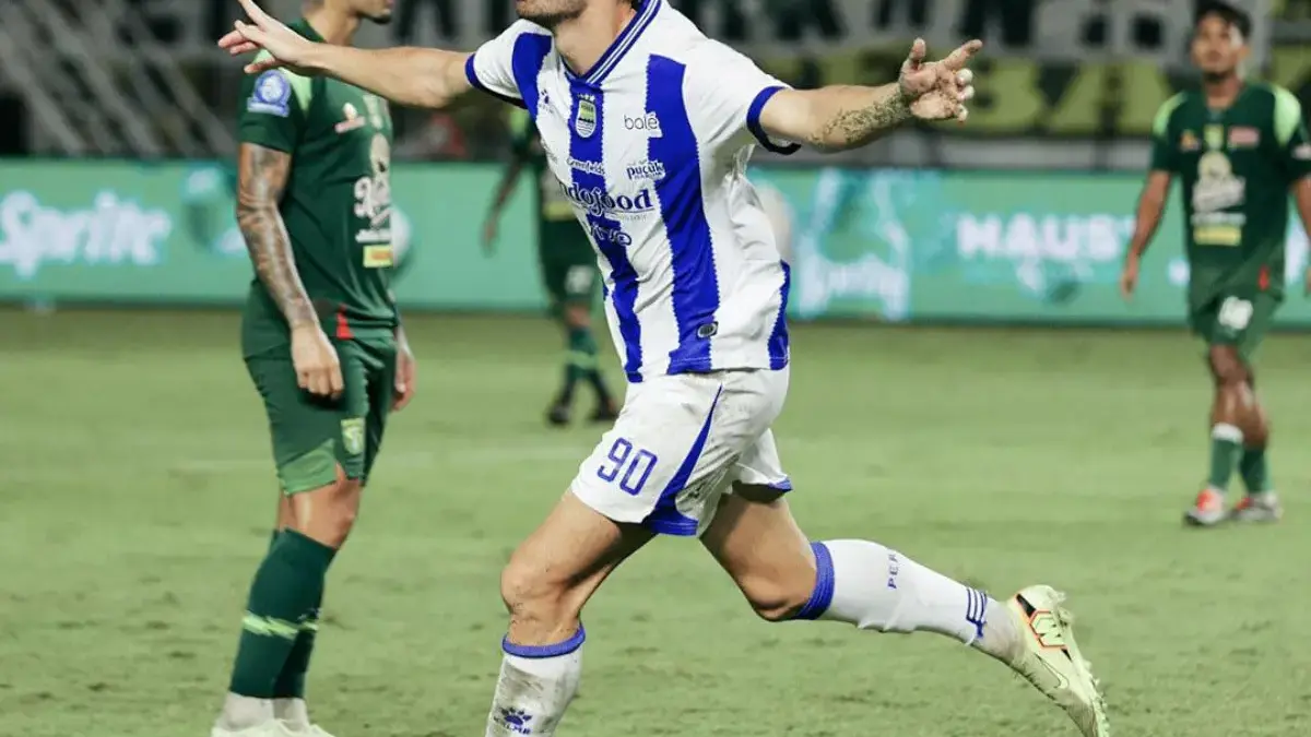 Gol Menit Akhir Buyarkan Kemenangan Persib Bandung di Kandang Persebaya Selebrasi Andrew Jung saat mencetak gol ke gawang Persebaya