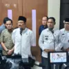 Menteri Sosial Saifullah Yusuf dan Plt Bupati Bekasi Asep Surya Atmaja