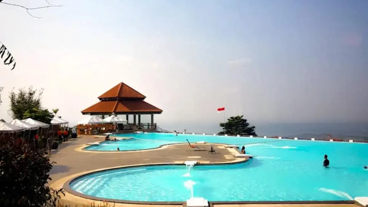 Kolam Renang Giri Tirta Purwakarta