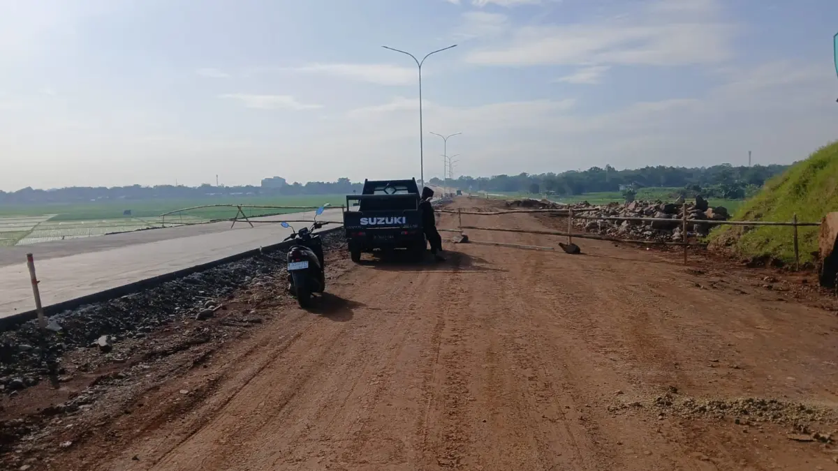 Warga Serang Baru Pagar Proyek Jalan Tol Japek II karena Lahan Belum Dibayar