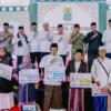 Bupati Karawang Salurkan Insentif bagi Guru Ngaji dan Marbot di Peringatan Nuzulul Quran