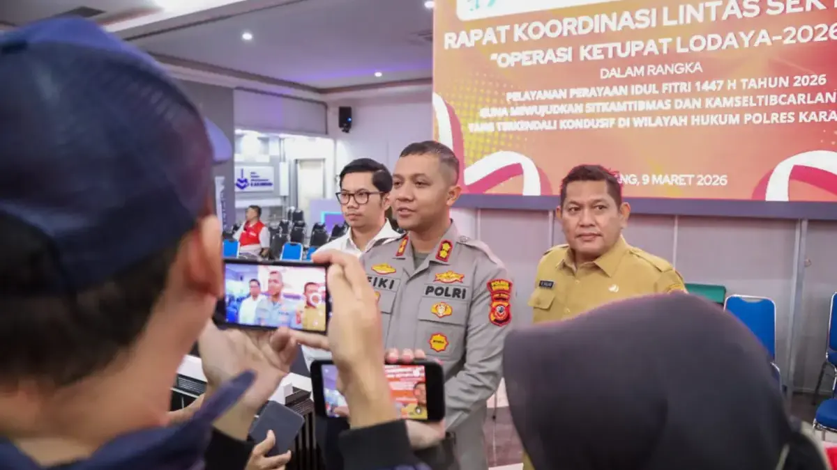 Kapolres Karawang, AKBP Fiki N. Ardiansyah, didampingi Plt. Asda 1 Kabupaten Karawang, Ridwan Salam,