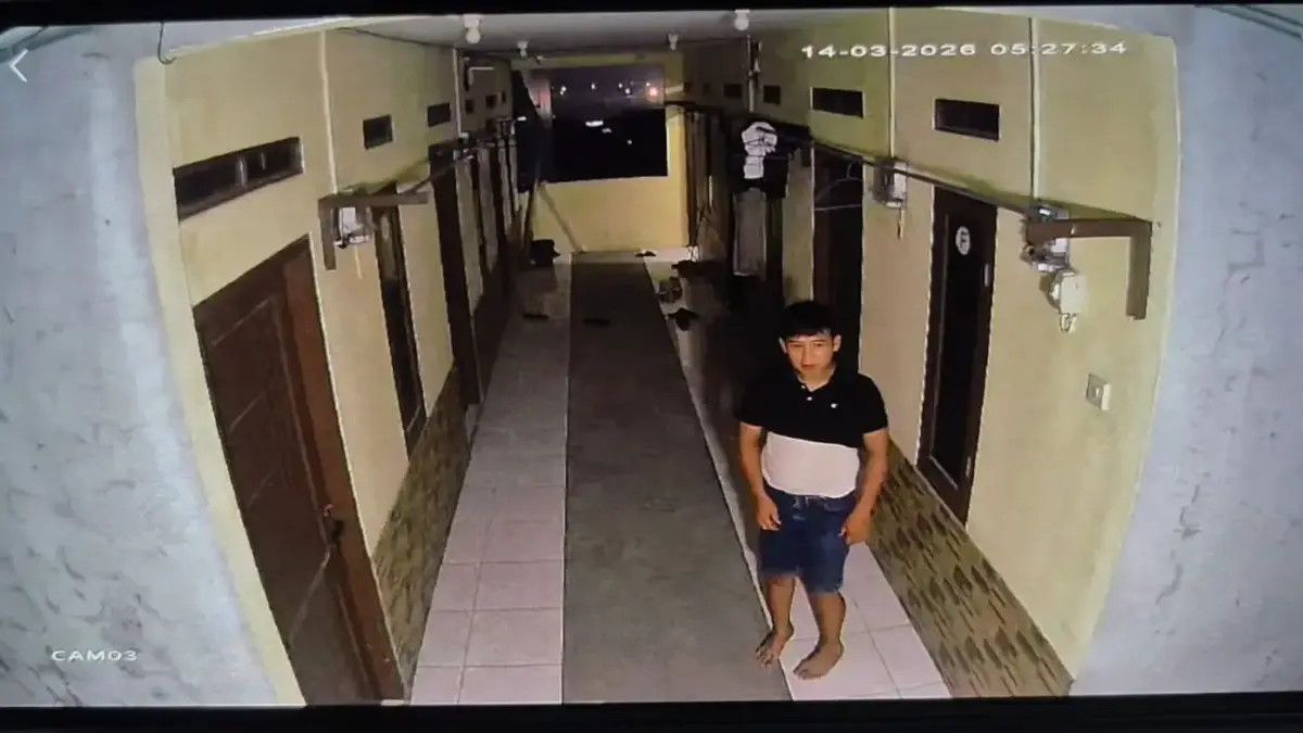 TEREKAM CCTV, Maling Gasak Laptop dan Dua HP di Kontrakan Cikarang Saat Penghuni Tertidur Usai Sahur Aksi pencurian terekam kamera pengawas (CCTV) di sebuah kontrakan di Desa Sukamahi, Kecamatan Cikarang Pusat