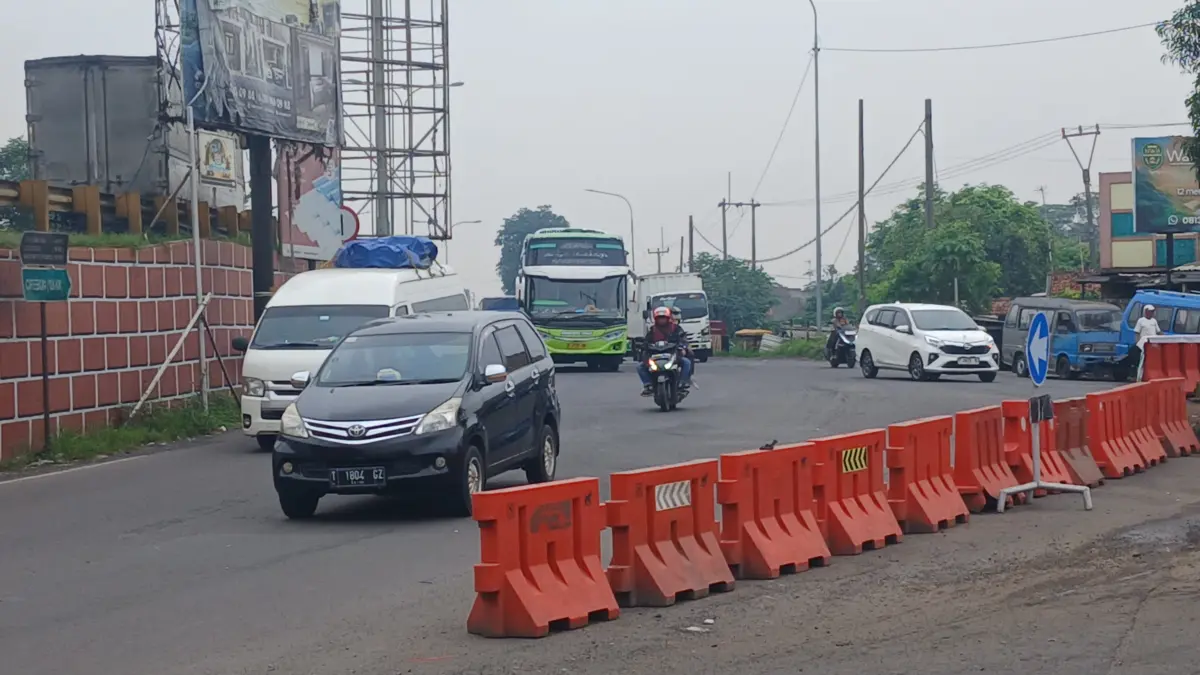 Arus Balik Mudik Lebaran Diprediksi Memuncak Akhir Pekan! 200 Ribu Kendaraan Siap Serbu Jalur Karawang Arus balik Lebaran Idul Fitri 1447H/2026M pada H+7 di jalur arteri Pantura Karawang simpang Jomin Cikampek Lan