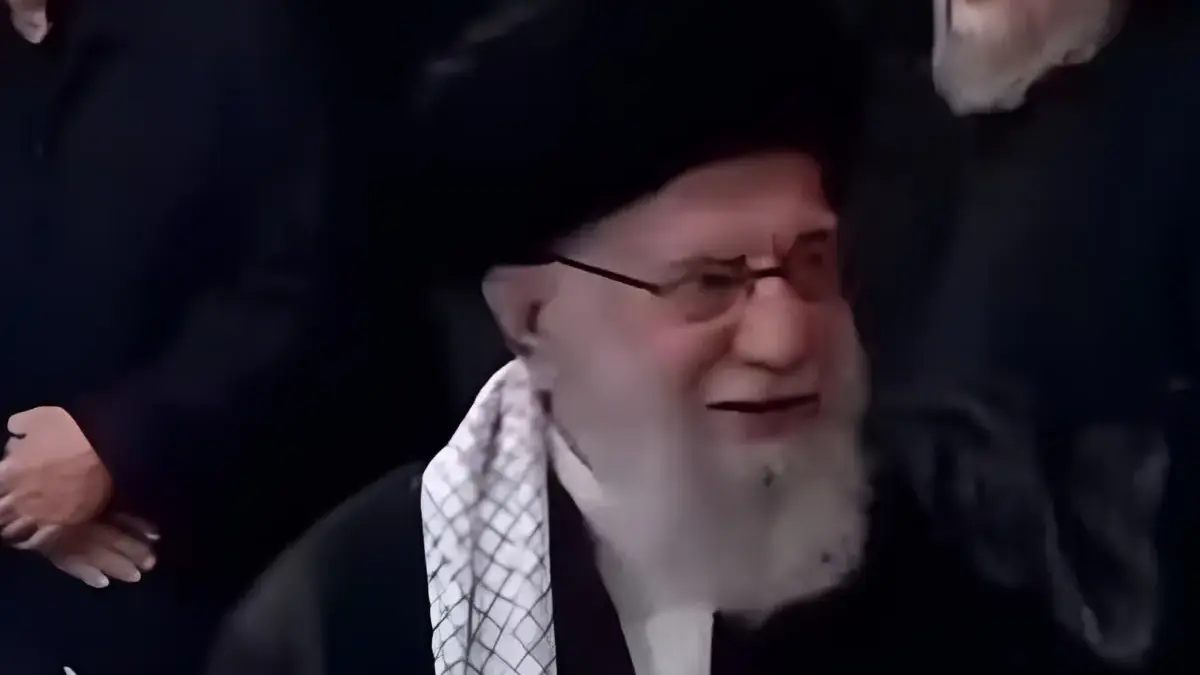 Donald Trump mengklaim Pemimpin Tertinggi Iran Ali Khamenei tewas dalam serangan udara AS-Israel, memicu perha