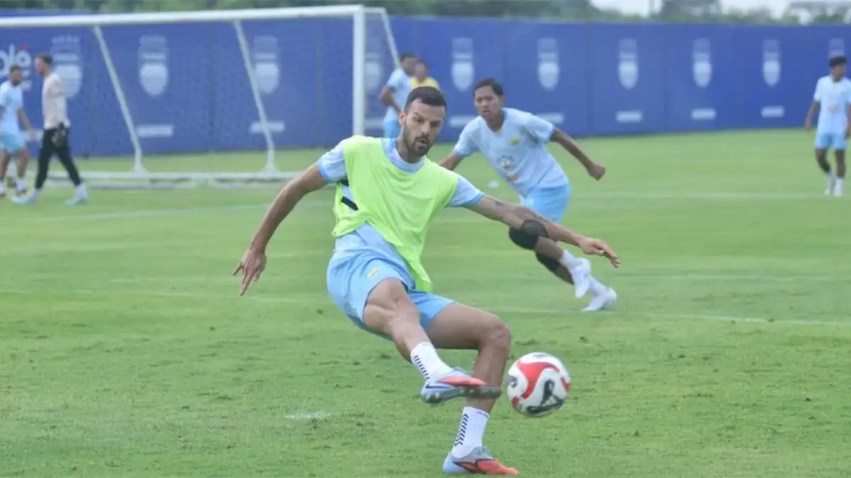 Dua Pilar Absen, Persib Hadapi Ujian Berat Lawan Semen Padang Patricio Matricardi