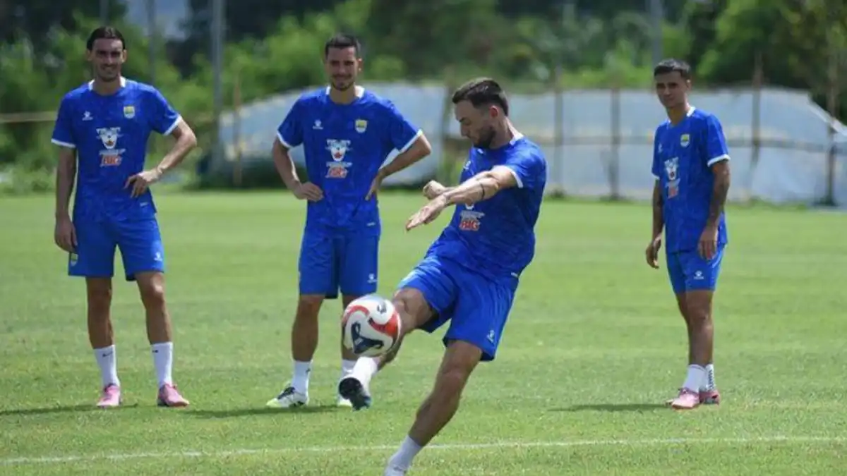 Merasa Bugar, Marc Klok Siap Pimpin Persib Hadapi Semen Padang Marc Klok