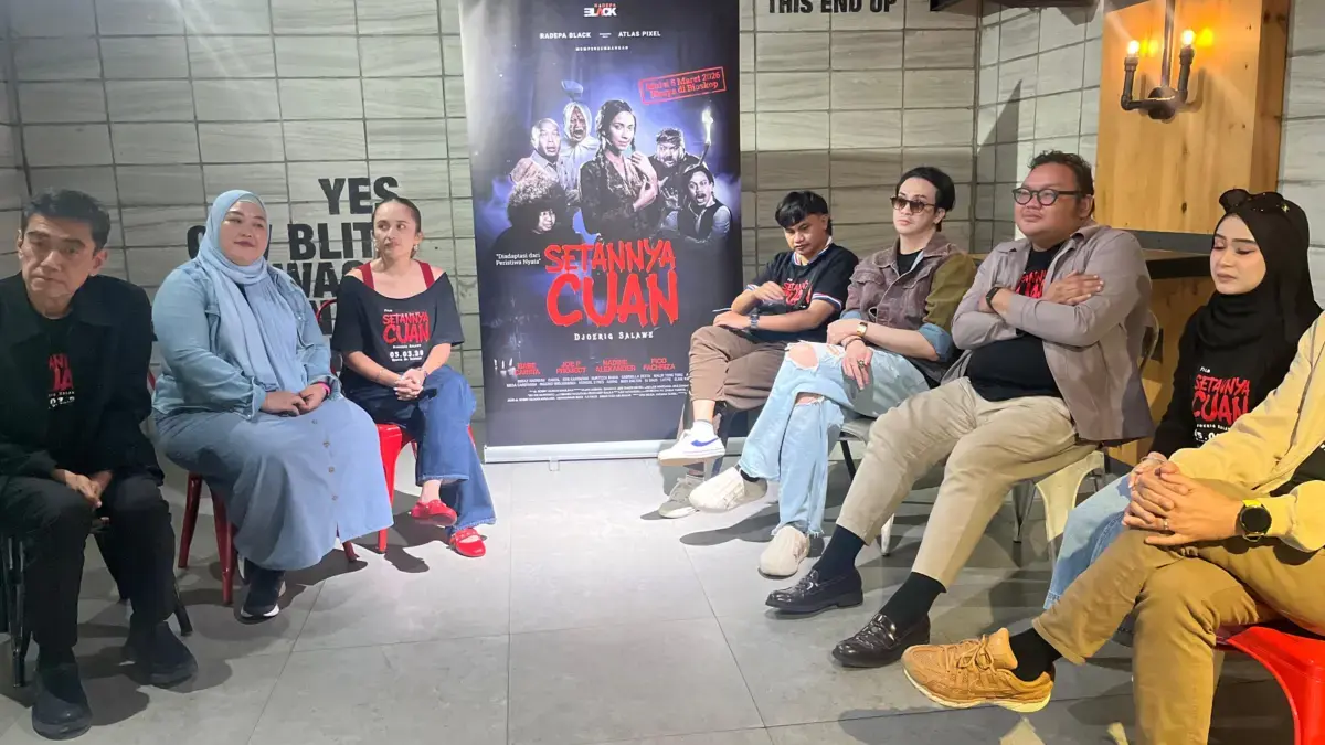 Kenapa Film Ini Disebut “Setannya Cuan”? Ternyata Ada Hadiah Umroh untuk Penonton Industri film horor Indonesia kembali diramaikan dengan kehadiran film komedi horor terbaru berjudul Setannya