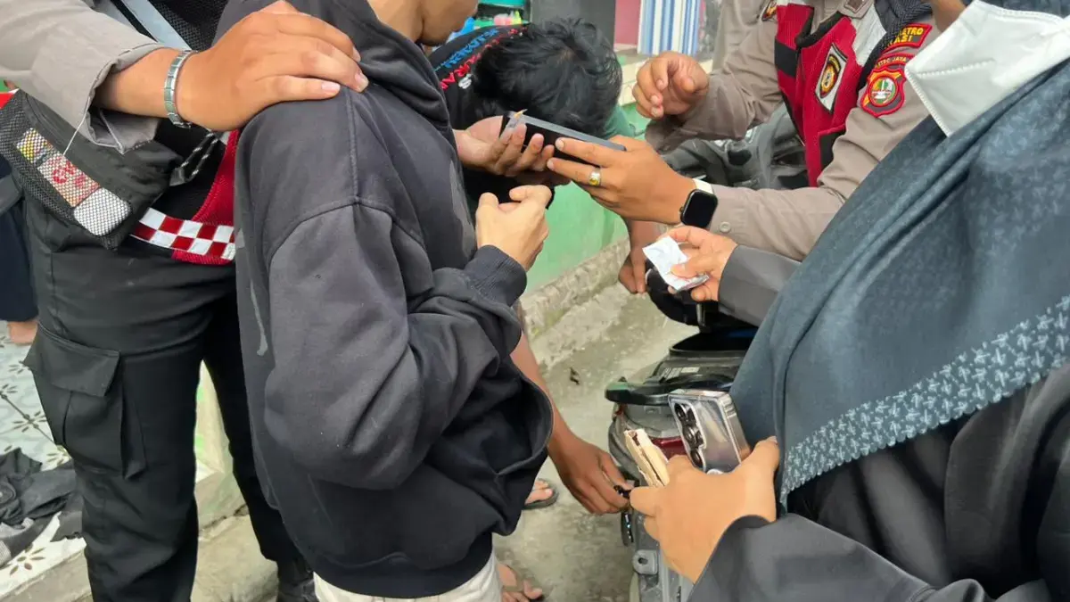 Kampung Narkoba Digrebek polisi