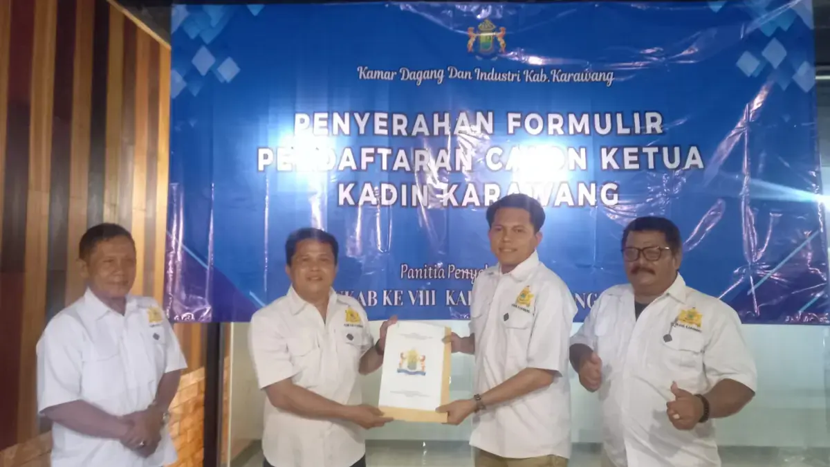 Aziz Mathori Resmi Daftar Calon Ketua KADIN Karawang