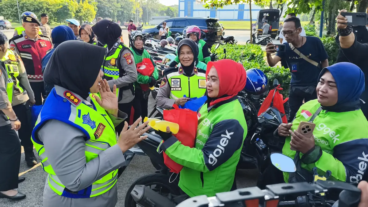 Aksi nyata jajaran polwan metro Bekasi