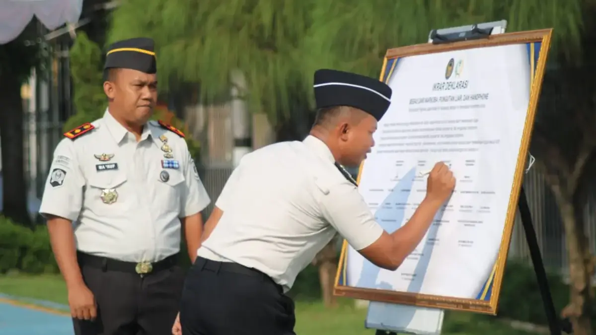 Ikrar Bebas Narkoba, Pungli dan Handphone.