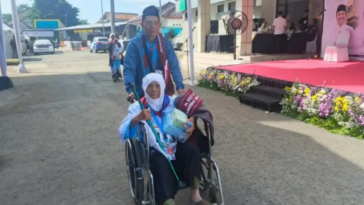 Mak Anah Wujudkan Impian ke Tanah Suci.