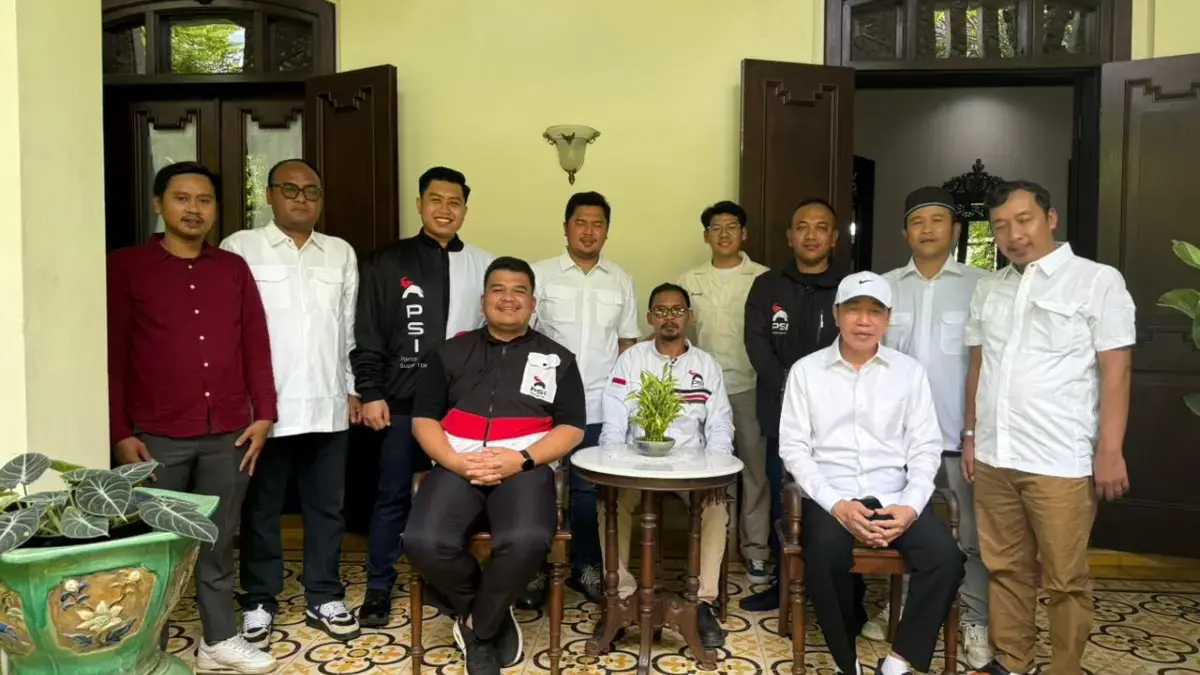 kunjungan ke kediaman Presiden ke-7 RI, Joko Widodo, di Solo, Minggu (26/04).