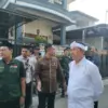 Gubernur jawa barat takziah kerumah duka korban tabrakan KA di Bekasi Timur