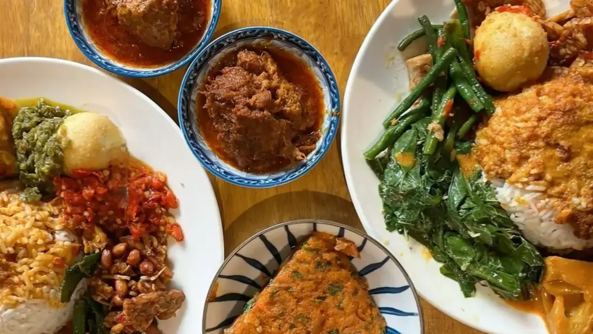 10 Nasi Padang Pedas Mantap Pinggir Jalan Karawang