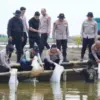 Polisi tebar ikan