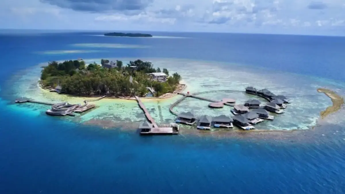 Surga Tersembunyi di Karimunjawa jepara : Menginap di Vila Atas Laut Rasa Maldives