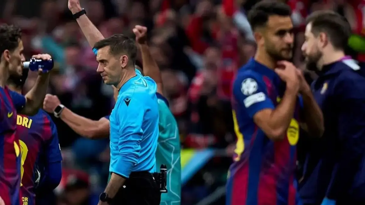 DRAMATIS! Barcelona TERSINGKIR, Atletico Madrid Lolos ke Semifinal Liga Champions Momen Eric Garcia mendapatkan kartu merah setelah melanggar Alexander Sørloth