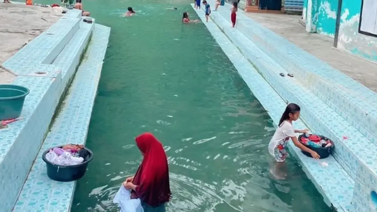 Surga “Sungai Keramik” di Desa Sawai