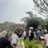 Suasana duka salah satu korban meninggal dunia dalam kecelakaan KA di Cikarang
