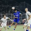 gol penyama kedudukan Persib melalui sundulan Berguinho