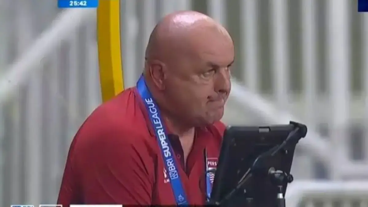 Ekspresi kecewa Bojan Hodak Pelatih Persib Bandung