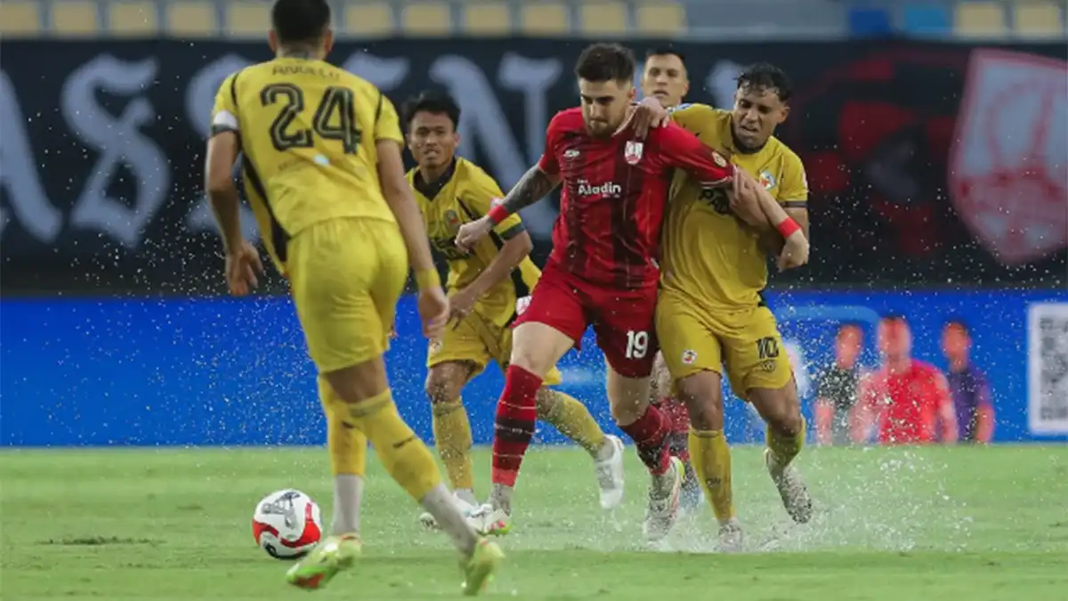 Hasil Super League: Persis Solo Bangkit dari Tekanan, Taklukkan Semen Padang 2-1 Persis Solo