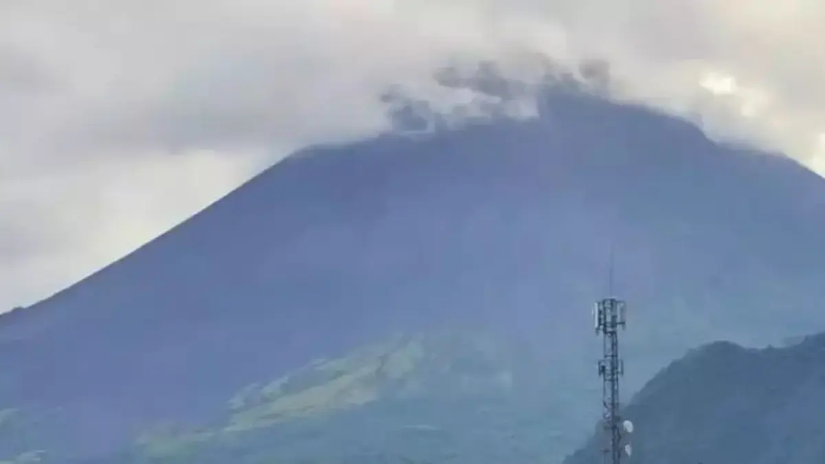 Gunung Merapi Luncurkan Guguran Lava 13 Kali Hari Ini 15 April 2026 Gunung Merapi