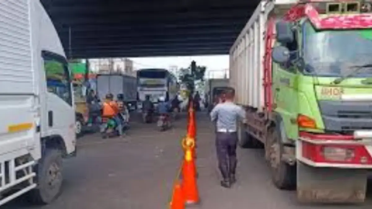 truk dan alat transportasi besar