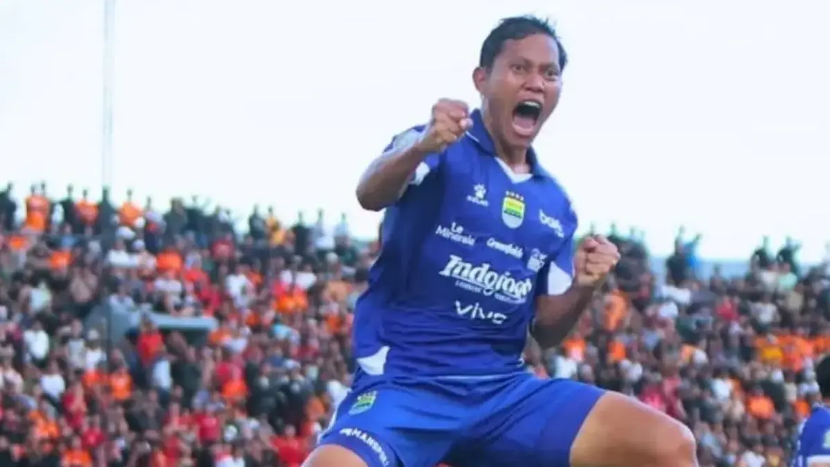 Taklukan Persija 1-2 Lewat Gol Adam Alis, Sebentar Lagi Persib Bandung Hatrick Juara Liga Indonesia Selebrasi Adam Alis saat mencetak gol