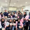 PT Pupuk Kujang Cikampek memberangkatkan puluhan ibu-ibu di sekitar perusahaan untuk mengikuti pelatihan tata