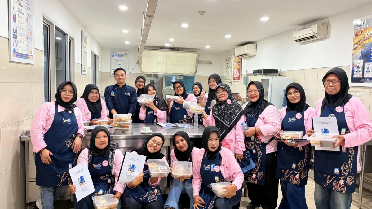 PT Pupuk Kujang Cikampek memberangkatkan puluhan ibu-ibu di sekitar perusahaan untuk mengikuti pelatihan tata
