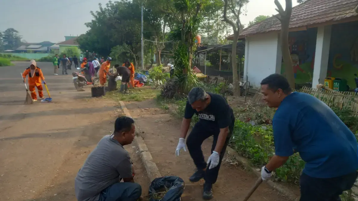 DLH Karawang Bersih-bersih