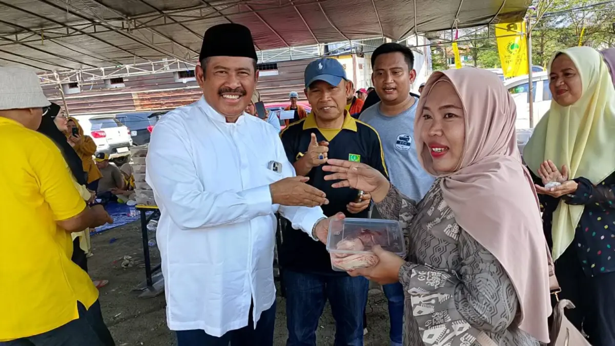 Partai Golkar Kabupaten Bekasi melaksanakan penyembelihan hewan kurban