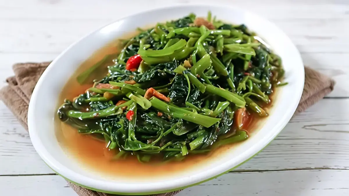 Bahaya Memanaskan Ulang Bayam dan Kangkung, Ini Penjelasan yang Perlu Kamu Tahu!