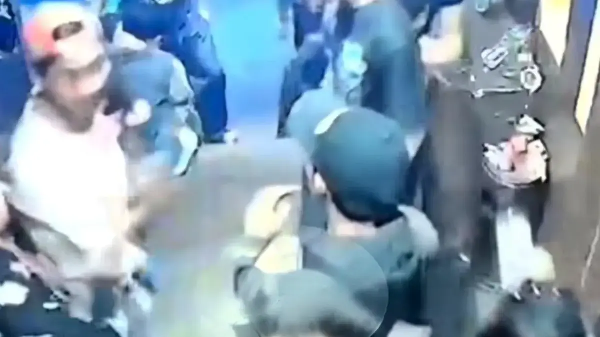 Dikeroyok Belasan orang