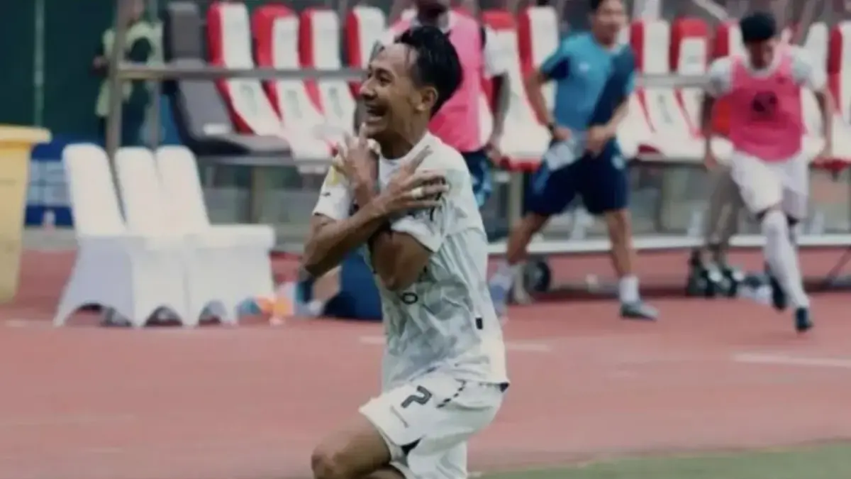 Selebrasi Beckham Putra saat mencetak gol