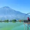 Embung Kledung sebagai “Danau Kawaguchi versi Indonesia”.