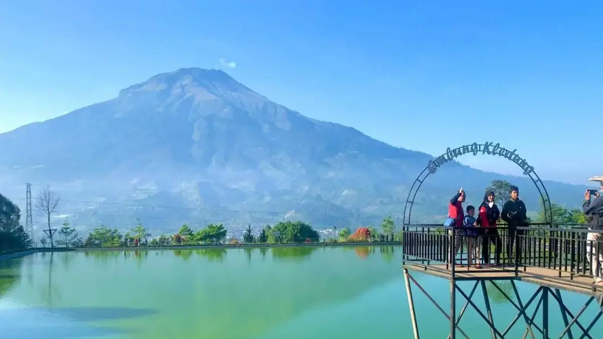 Embung Kledung sebagai “Danau Kawaguchi versi Indonesia”.