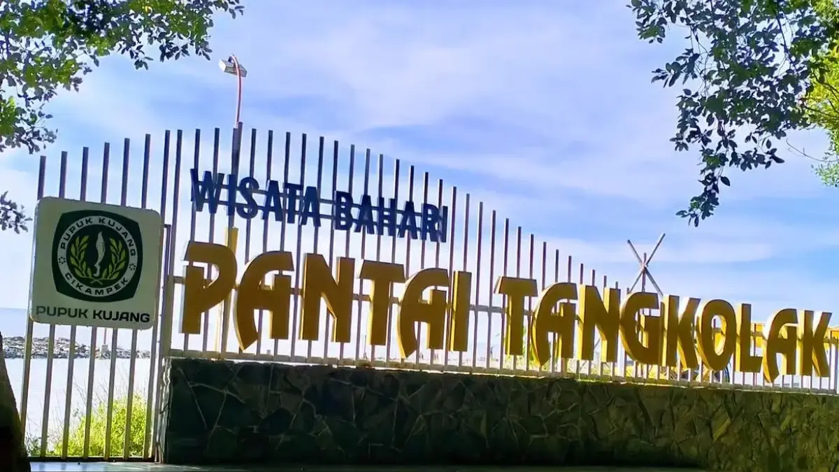 Wisata Bahari Pantai Tangkolak