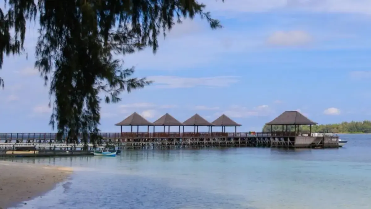 Liburan Dekat Jakarta Rasa Maldives! Pulau Dengan Laut Super Jernih dan Harga Murah Meriah! Pulau Sepa sebagai “Maldives mini” karena keindahannya yang dinilai mirip resort-resort luar negeri.