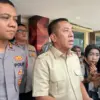 Bupati Karawang, Aep Syaepuloh bersama Kapolres Karawang saat diwawancara oleh awak media.