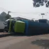 Kecelakaan tunggal terjadi di Jalan Raya Jatisari, tepatnya di wilayah Desa Balonggandu, Kecamatan Jatisari