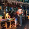 Suasana Pasar Tempo Dulu di Pasar Sasagaran Purwakarta