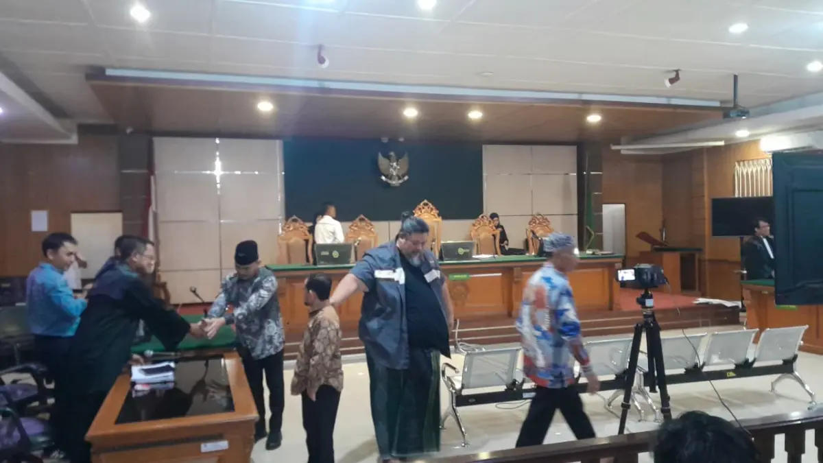 Oknum anggota kepolisian aktif, Yayat Sudrajat, mengakui keterlibatannya dalam perkara dugaan ijon proyek di l