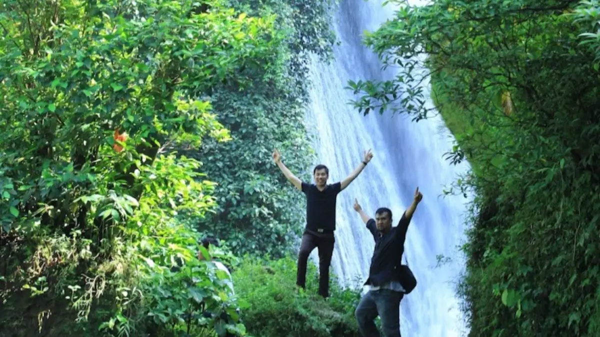 Rekomendasi Liburan Lengkap 2 Hari 1 Malam Melihat Surga Tersembunyi di Sukabumi Curug Cikaso Sukabumi